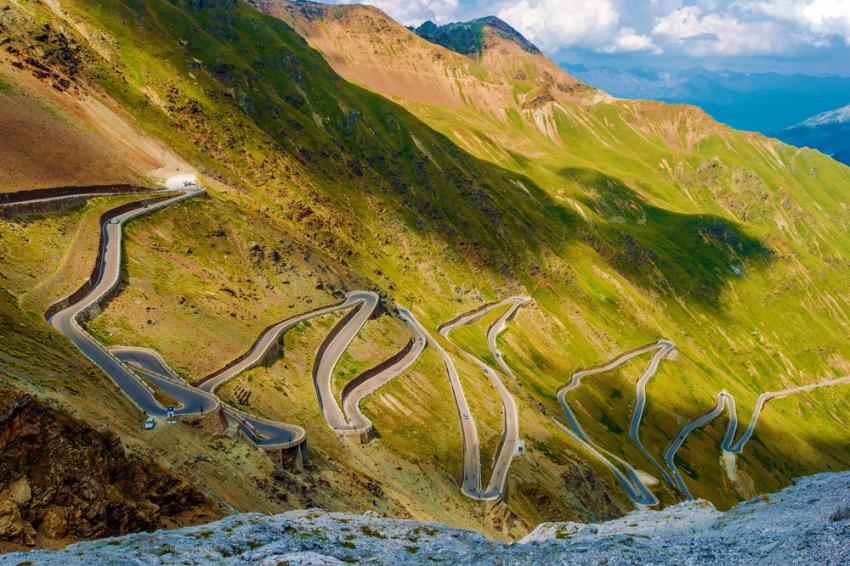4 of the Best Alpine Passes to Drive a Luxury Car