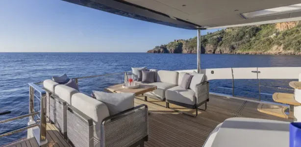 Yacht Charter Navetta 75