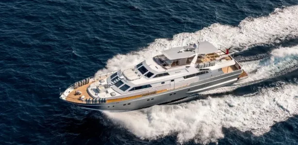 Yacht Charter Alalunga 108