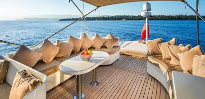 Yacht Charter Astondoa 70