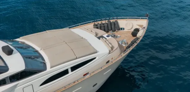 Yacht Charter Azimut 100