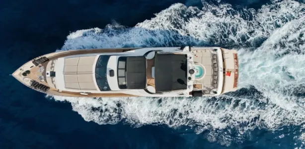 Yacht Charter Azimut 100