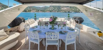 Yacht Charter Azimut 100