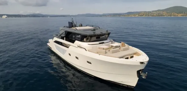 Yacht Charter Bluegame BGX63