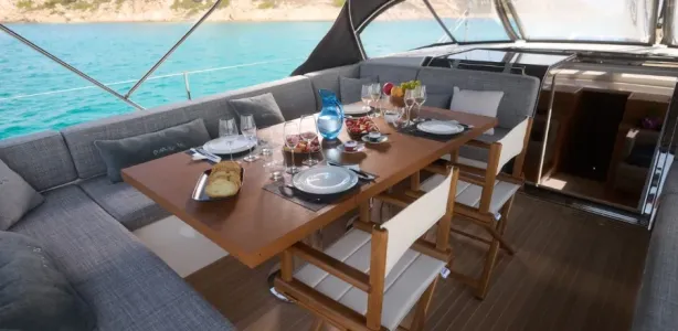 Yacht Charter CNB 78