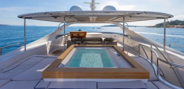 Yacht Charter Heesen 156