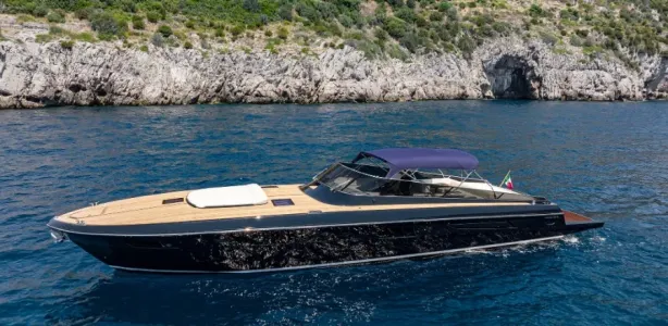 Yacht Charter Itama 62 RS