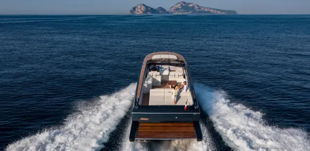 Yacht Charter Itama 62 RS