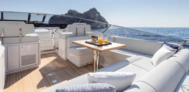Yacht Charter Itama 62 RS
