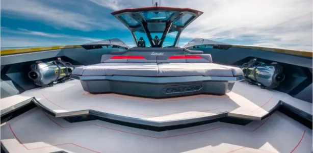 Yacht Charter Lamborghini Tecnomar
