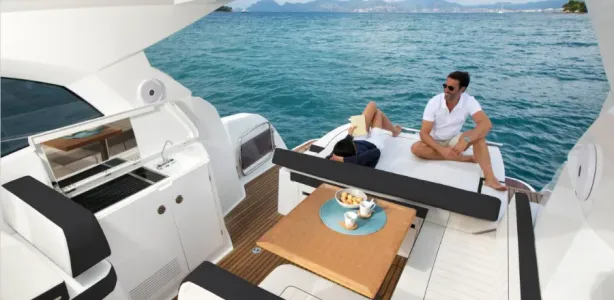 Yacht Charter Leader 36