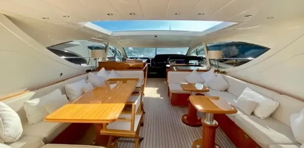 Yacht Charter Leopard 24