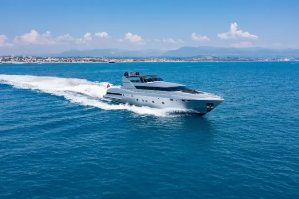 Rental MANGUSTA 105 MANGUSTA 105