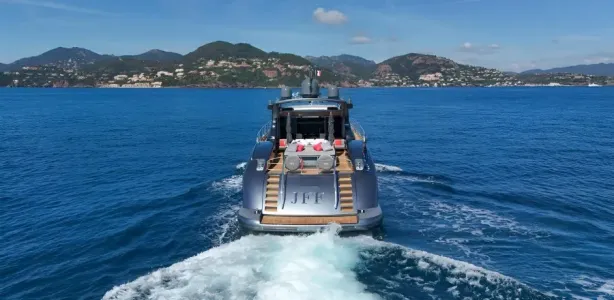 Yacht Charter Mangusta 108