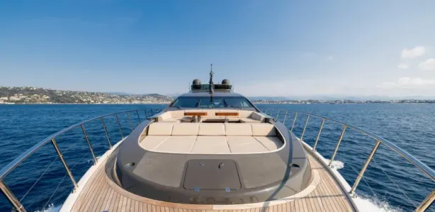 Yacht Charter Mangusta 110