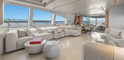 Yacht Charter Mangusta 110