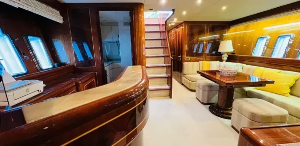 Yacht Charter Mangusta 72