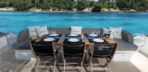 yacht charter pearl 75 