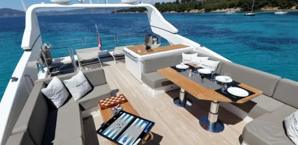 yacht charter pearl 75 