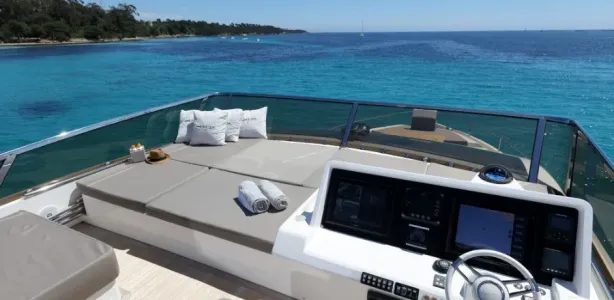yacht charter pearl 75 