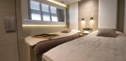 yacht charter pearl 75 