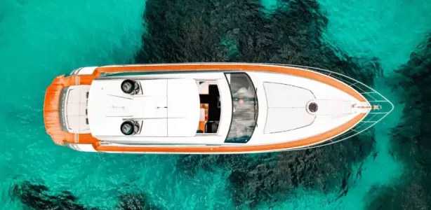 Yacht Charter Pershing 64