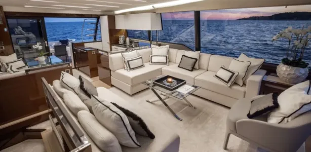 Yacht Charter Prestige 680S