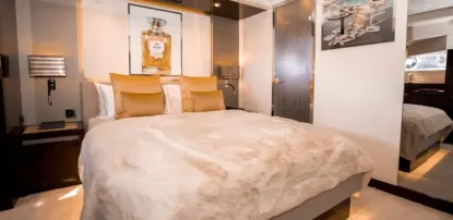 Yacht Charter Prestige 680S
