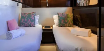 Yacht Charter Prestige 680S