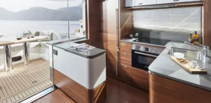 Yacht Charter Princess F55
