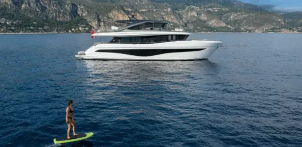 Yacht Charter Princess x80