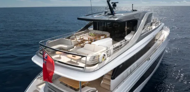 yacht charter Princess x80
