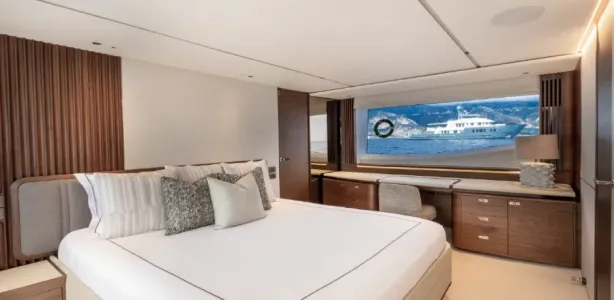 yacht charter Princess x80