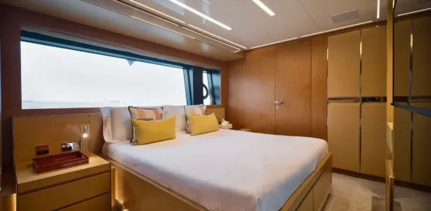 RIVA 100 FOR CHARTER