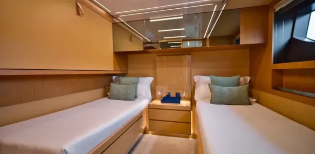 RIVA 100 FOR CHARTER