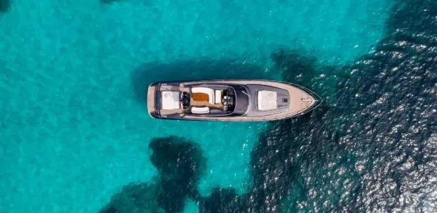 Yacht Charter Riva Virtus 63