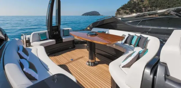 Yacht Charter Riva Virtus 63