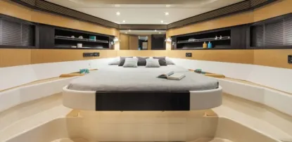 Yacht Charter Riva Virtus 63