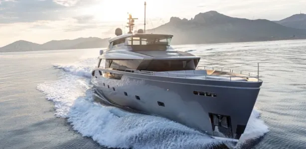 Yacht Charter San Lorenzo 100