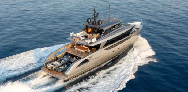 Yacht Charter San Lorenzo 100