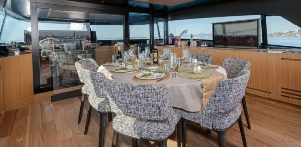 Yacht Charter San Lorenzo 100
