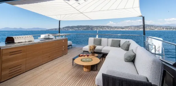 Yacht Charter San Lorenzo 100