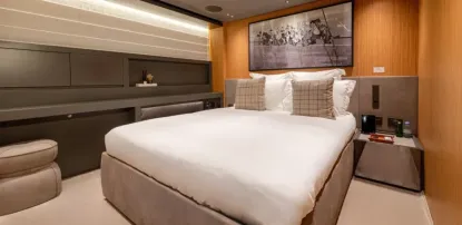 Yacht Charter San Lorenzo 100