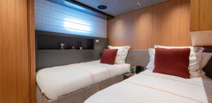 Yacht Charter San Lorenzo 100