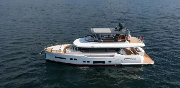 Yacht Charter Sirena 68