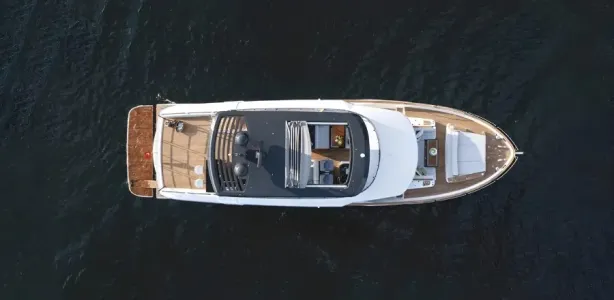 Yacht Charter Sirena 68