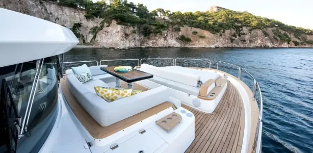 Yacht Charter Sirena 68