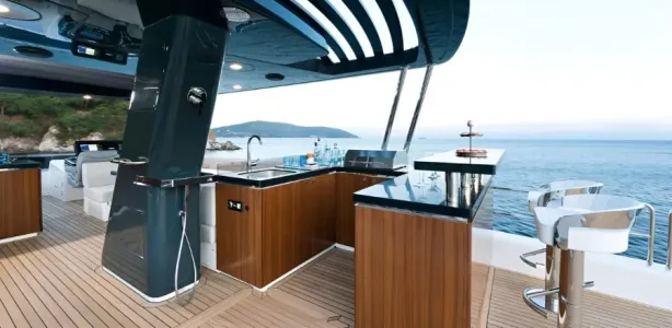 Yacht Charter Sirena 68
