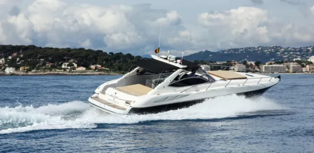 Yacht Charter Sunseeker 48