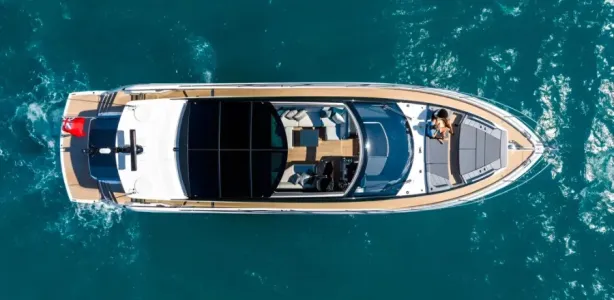Yacht Charter Sunseeker 65